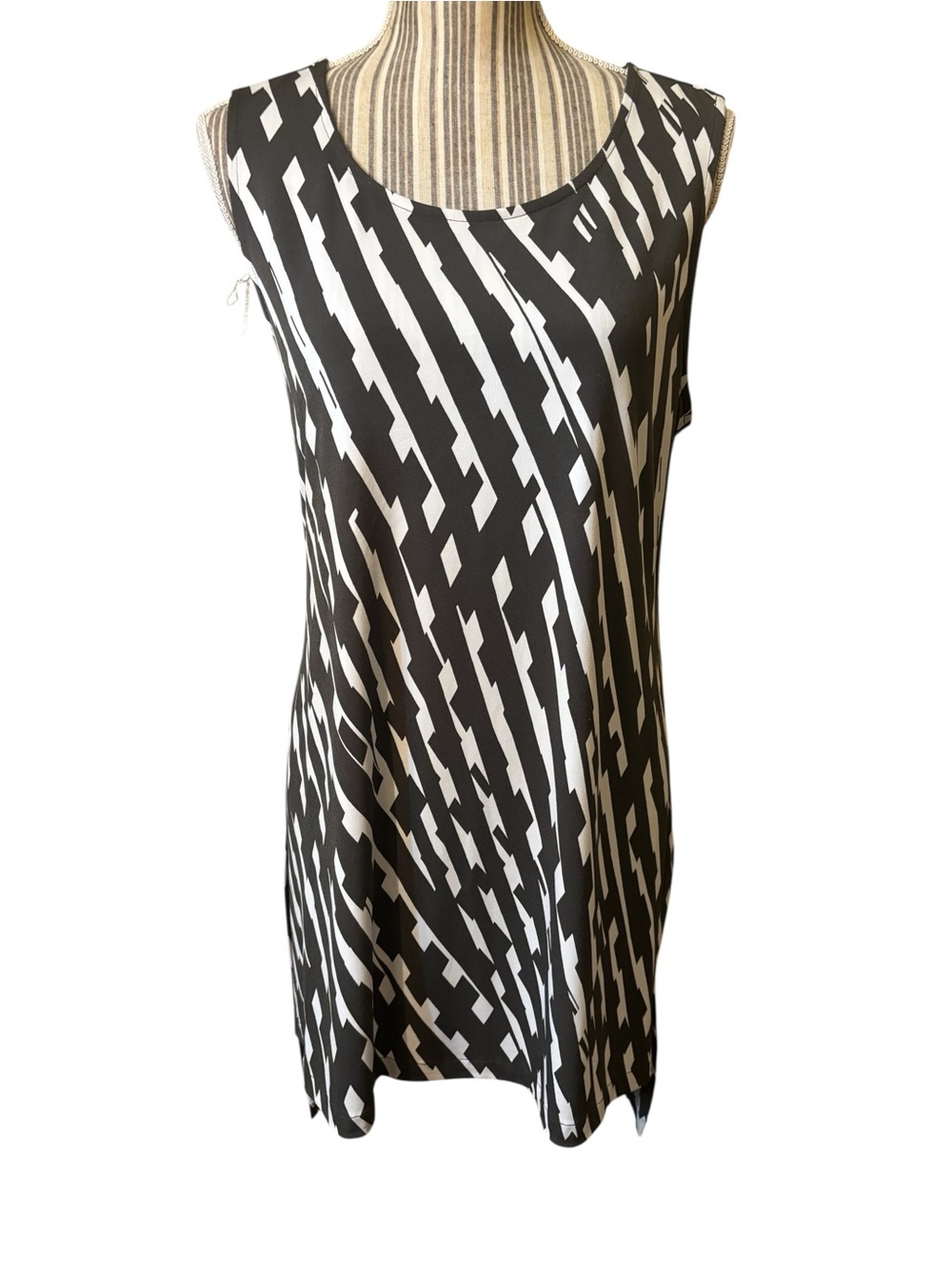 Alfani Swing Dress Large Black and White Geometric Sleeveless High-Low Hemline